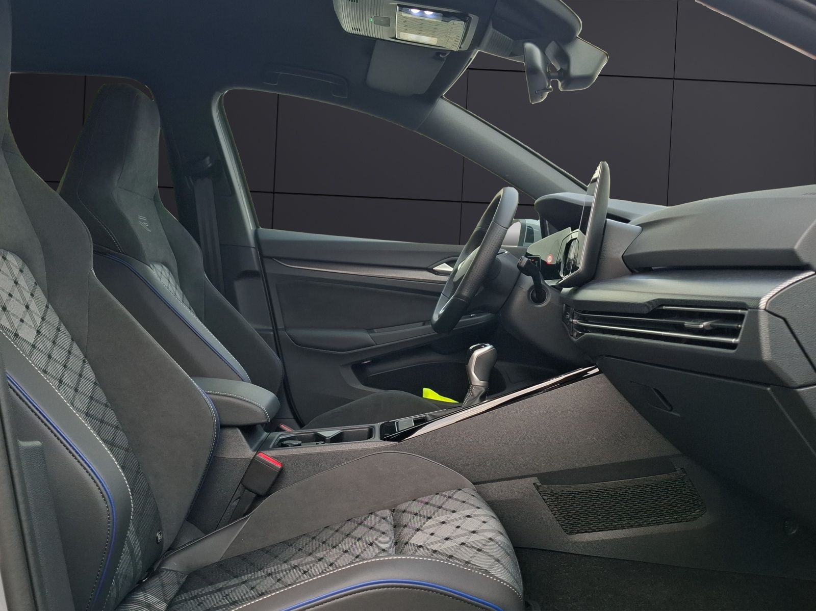Fahrzeugabbildung Volkswagen Golf VIII Variant TSI R-Line LED Navi AID HUD AC