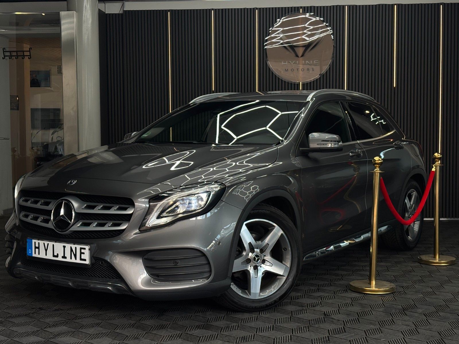 MERCEDES-BENZ GLA 180 AMG LINE FACELIFT KEYLES KAMERA SHZ PDC