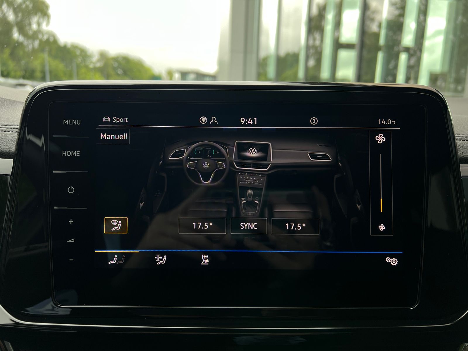 Fahrzeugabbildung Volkswagen T-Roc R-Line 2.0 TSI DSG 4MOTION *AHK,Pano,DCC,1