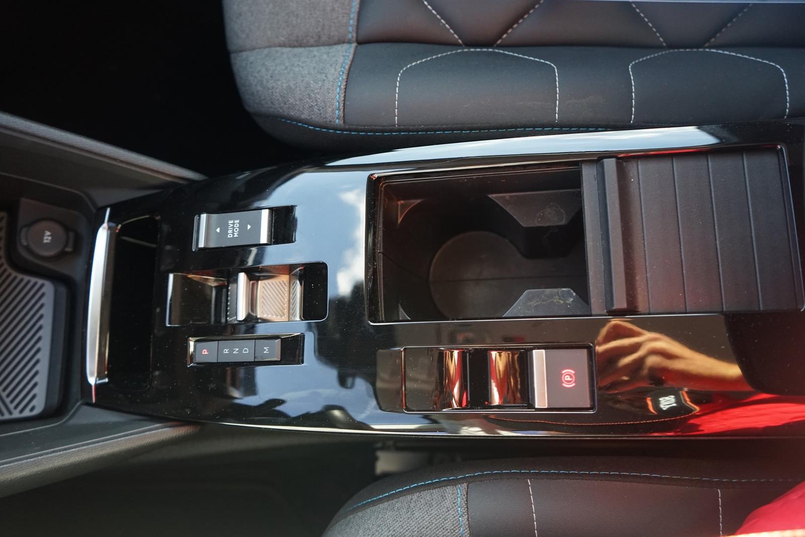 Citroën C4 1.2 12V e-THP Max Aut. LED Navi ACC Kamera