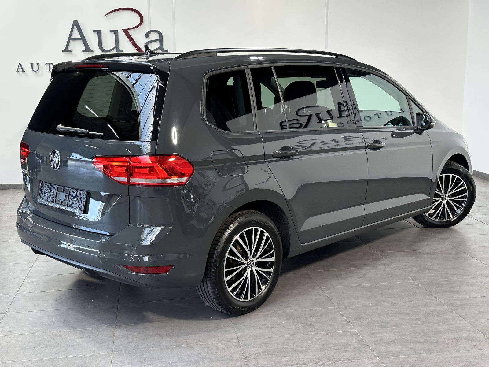 Fahrzeugabbildung Volkswagen Touran 1.5 TSI Comfortline NAV+CARPLAY+17ZO+1HD