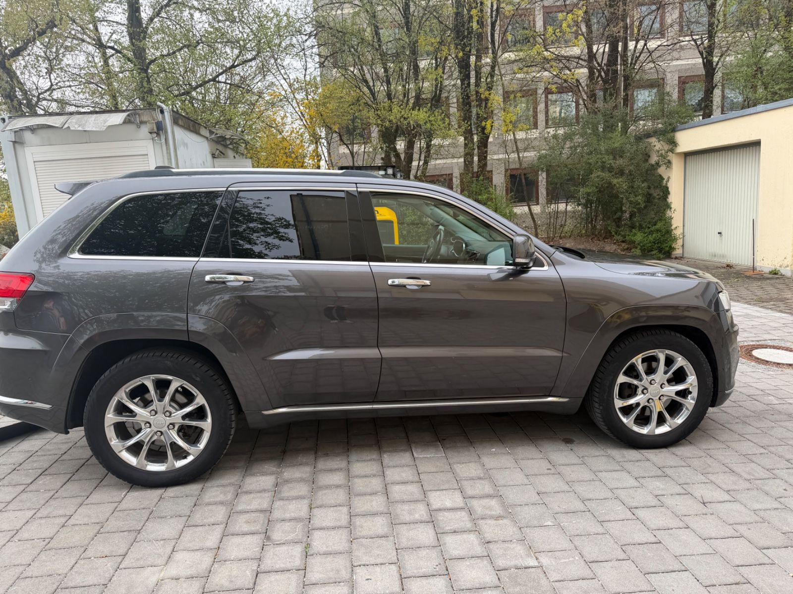 Fahrzeugabbildung Jeep Grand Cherokee 3.0l V6 MultiJet 184kW Summit