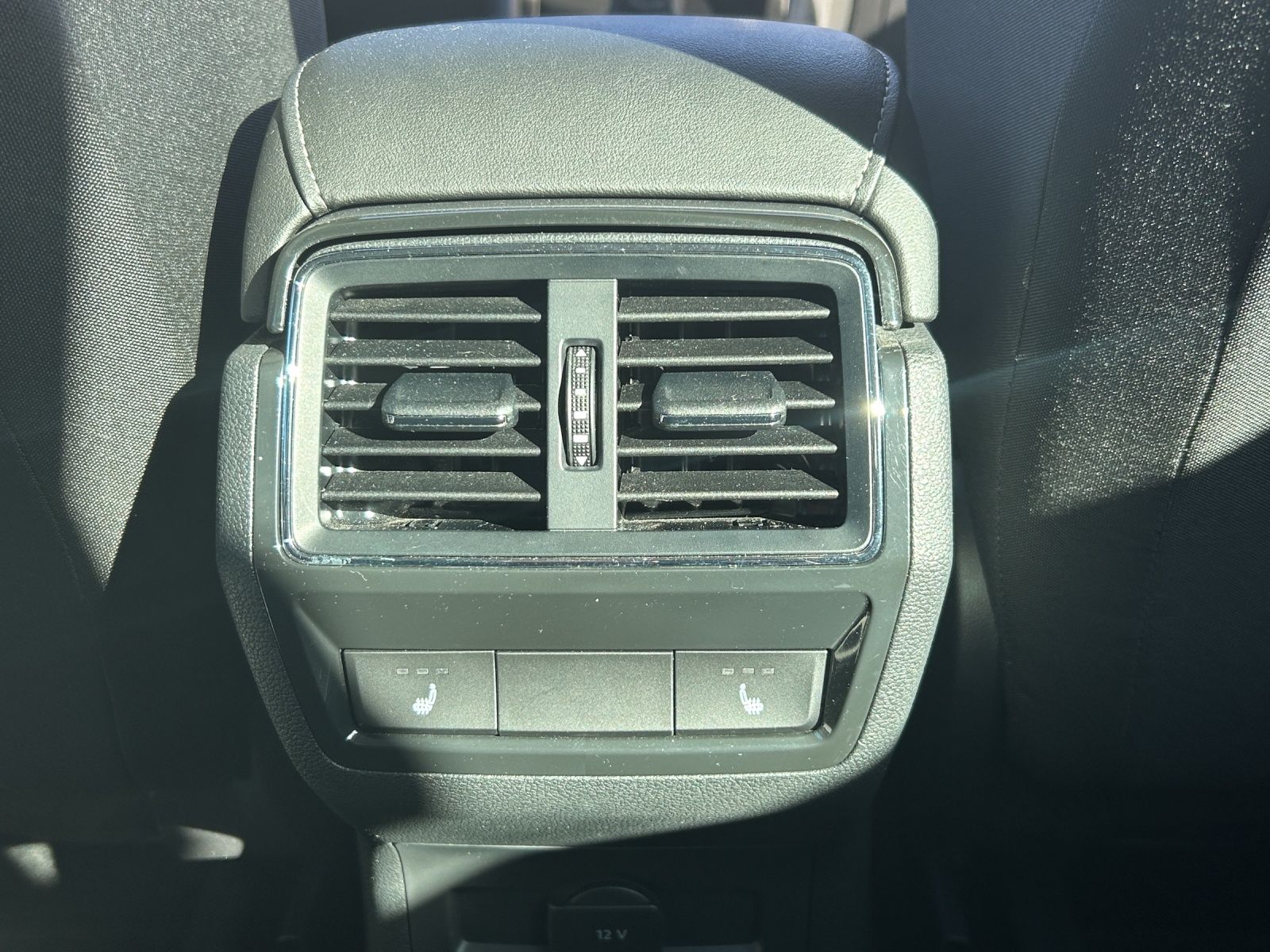 Fahrzeugabbildung SKODA Karoq TSI Tour LED Navi AIC GRA RFK SH