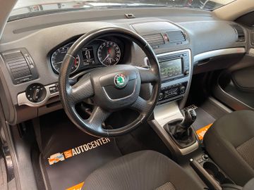 Skoda Octavia Combi Scout 4X4 *TÜV Neu*Xenon*
