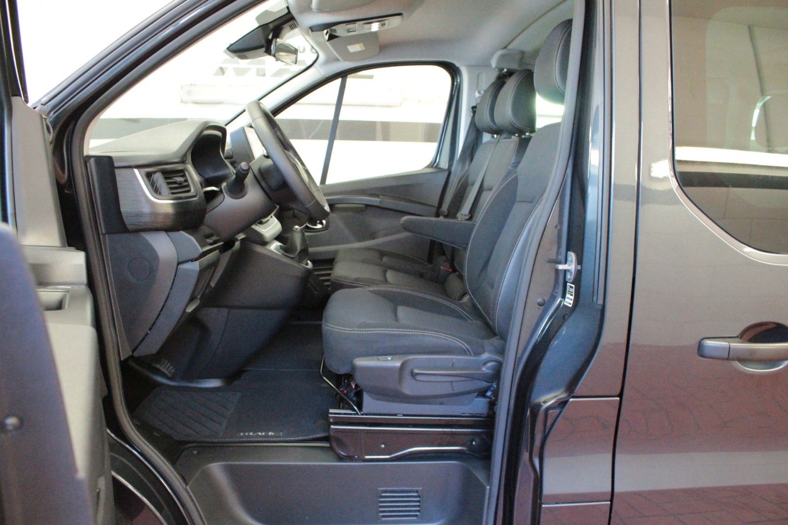 Fahrzeugabbildung Renault Trafic Grand L2H1 Blue DCI EDC Automatik