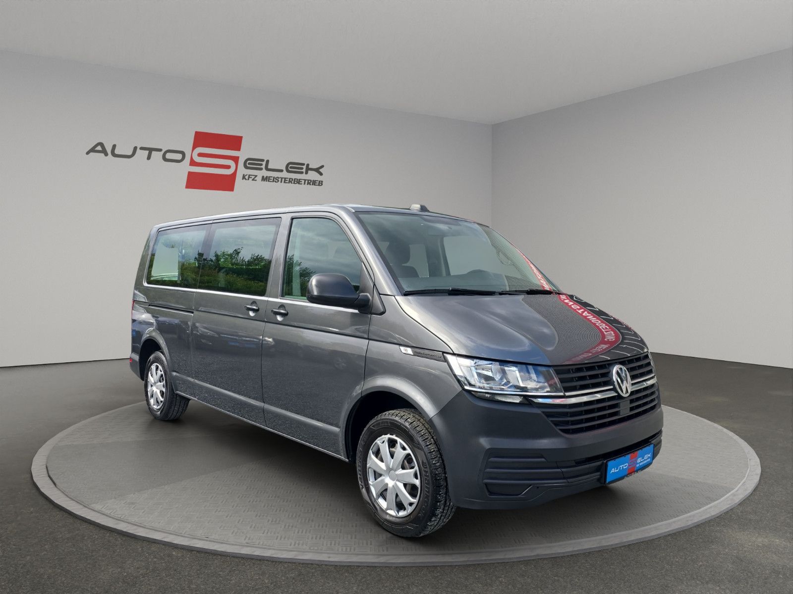 Fahrzeugabbildung Volkswagen T6 Transporter Kombi Langer Radstand 9 Sitzer