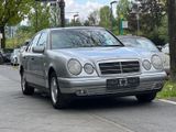 Mercedes-Benz E 230 CLASSIC Automatik/Glasdach/Klima - Mercedes-Benz: Gl Class