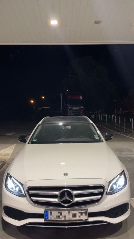 Image of Mercedes-Benz E 220