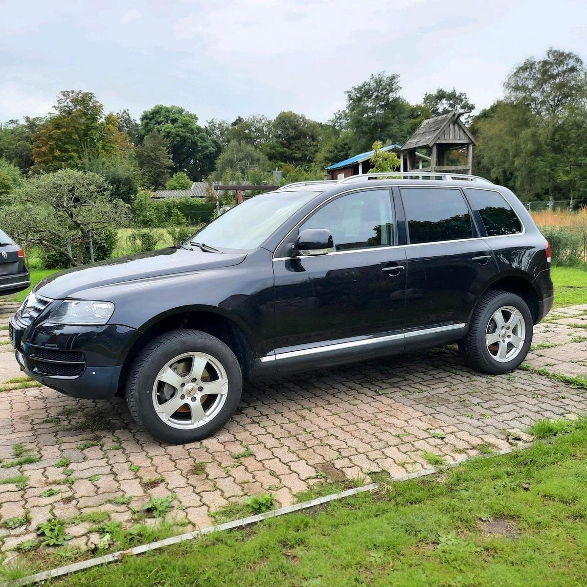 Volkswagen Touareg 2005 — rear view