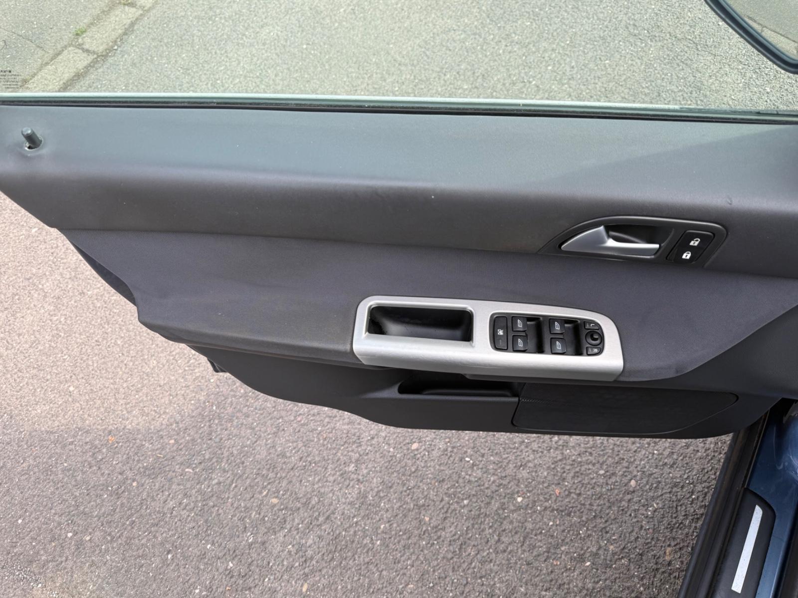 Volvo V50 2005 — photo 10
