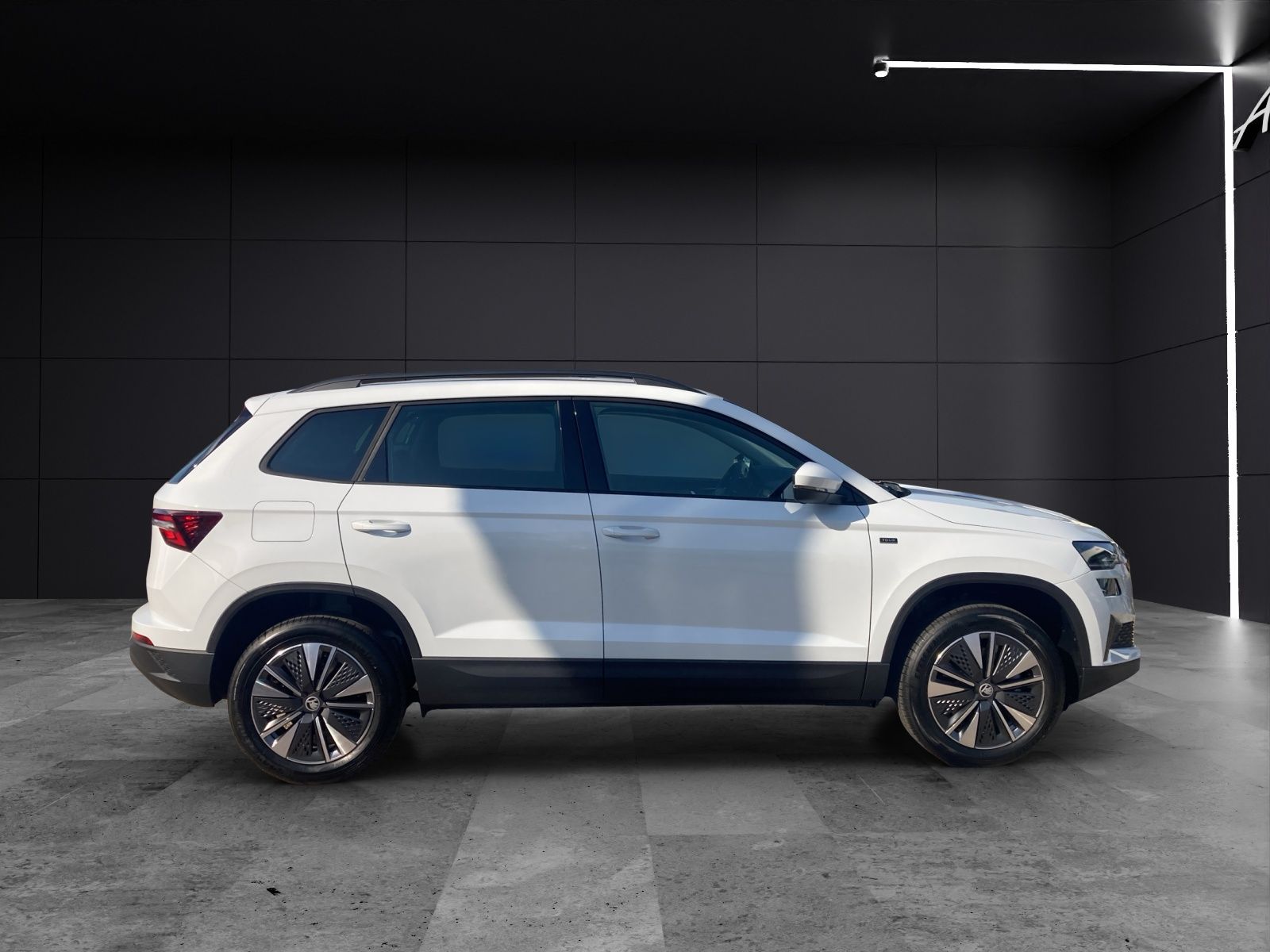 Fahrzeugabbildung SKODA Karoq TOUR TSI DSG LED, AHZV, Digital Cockpit