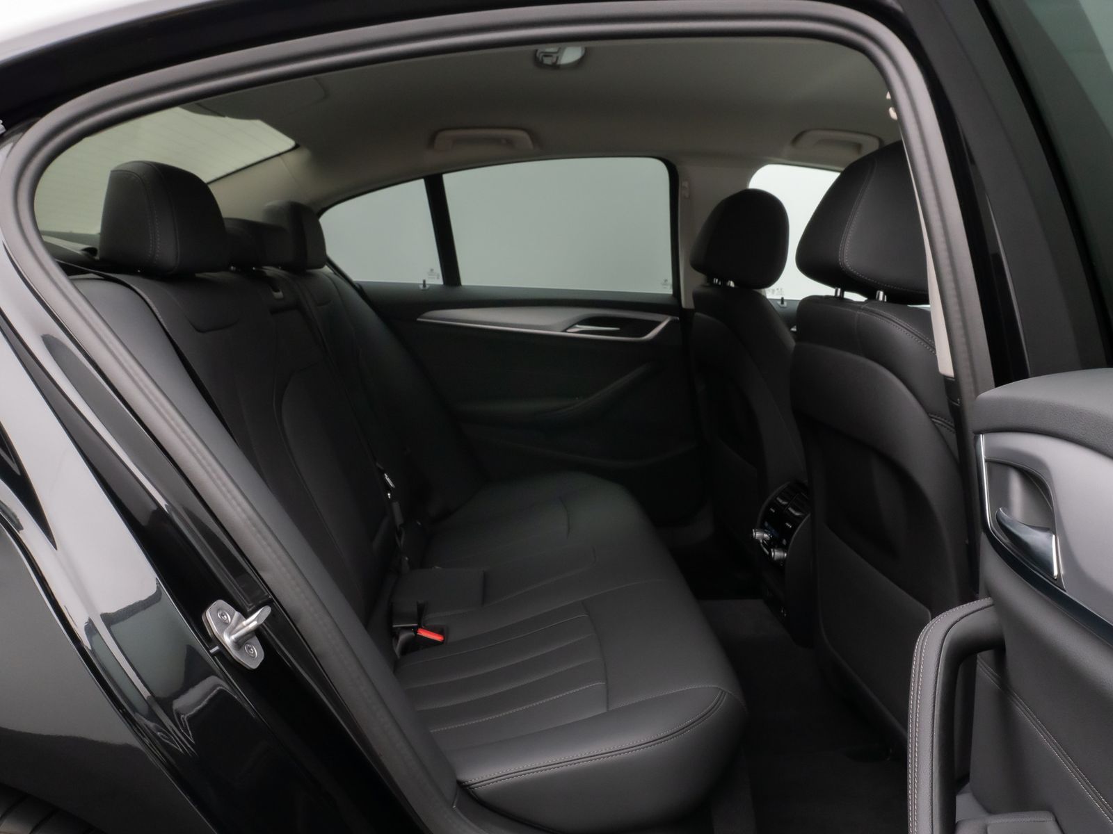 Fahrzeugabbildung BMW 530e Kamera DAB HiFi Leder 4xKlima Alarm 18Zoll
