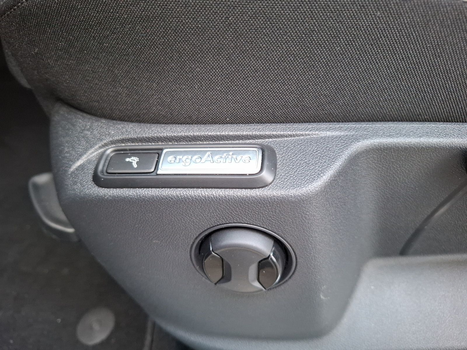 Fahrzeugabbildung Volkswagen Tiguan TDI Elegance 4M STH Matrix AHK Navi AID A