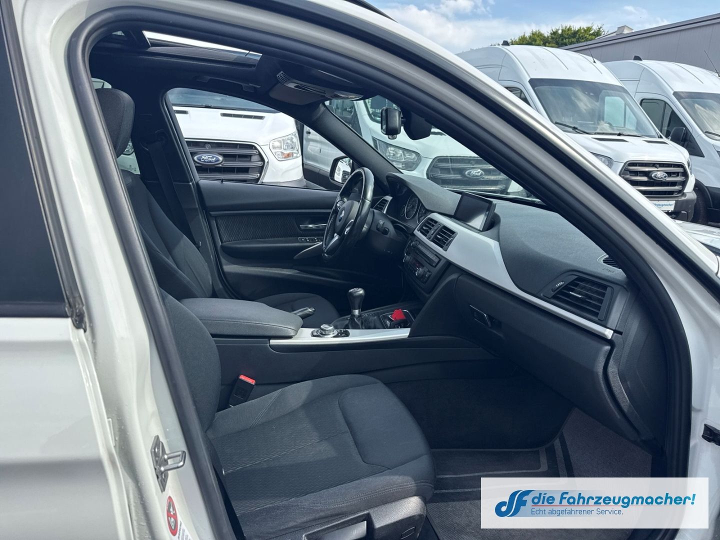 Fahrzeugabbildung BMW 320 d Touring M Paket Optik AHK-klappbar El. Pan