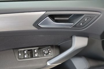 Volkswagen Touran 2.0 DSG R-Line 7-Sitze AHK Kamera