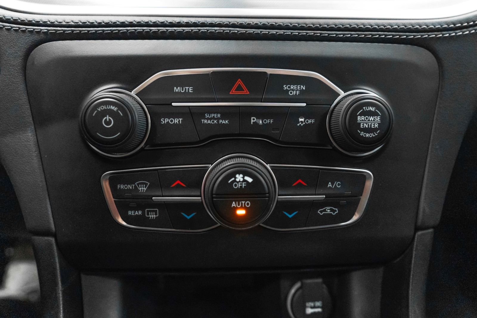 Fahrzeugabbildung Dodge Charger 5,7L RT CARPLAY ALPINE TOTW KAM NAV