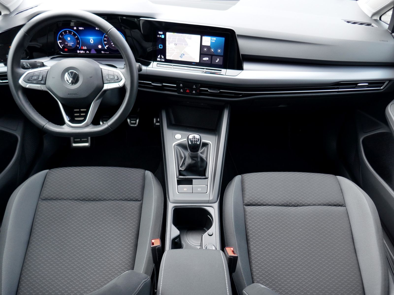 Fahrzeugabbildung Volkswagen Golf VIII Active 1.5 TSI | LED AHK RFK ACC Navi