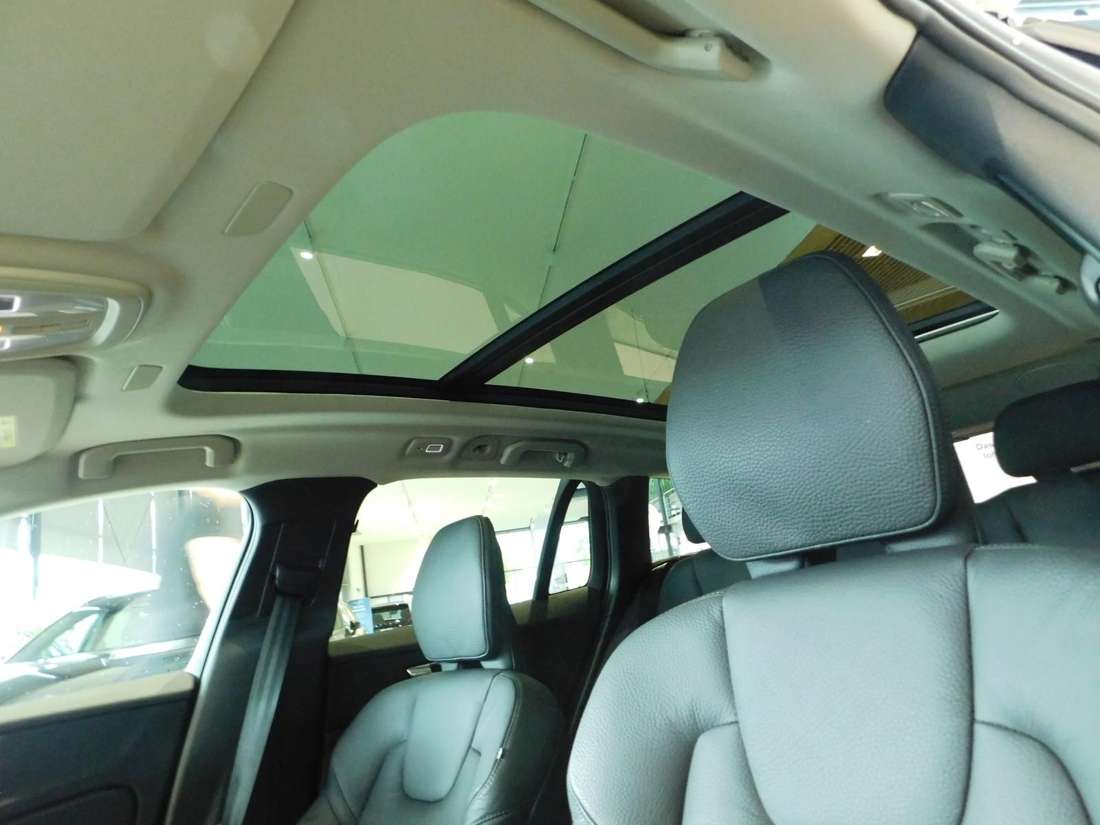 Fahrzeugabbildung Volvo V60 T6 AWD Plus Dark