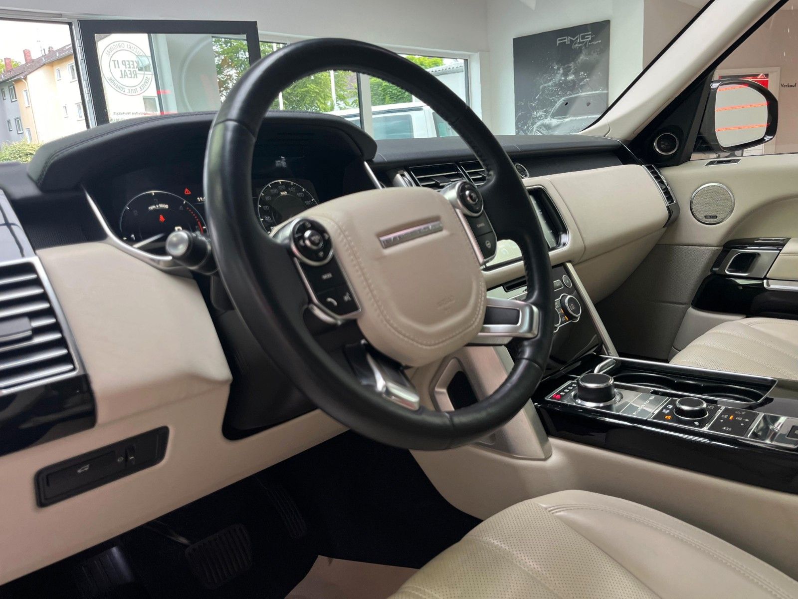 Fahrzeugabbildung Land Rover Range Rover Vogue 4.4 SDV8*Pano*AHK*