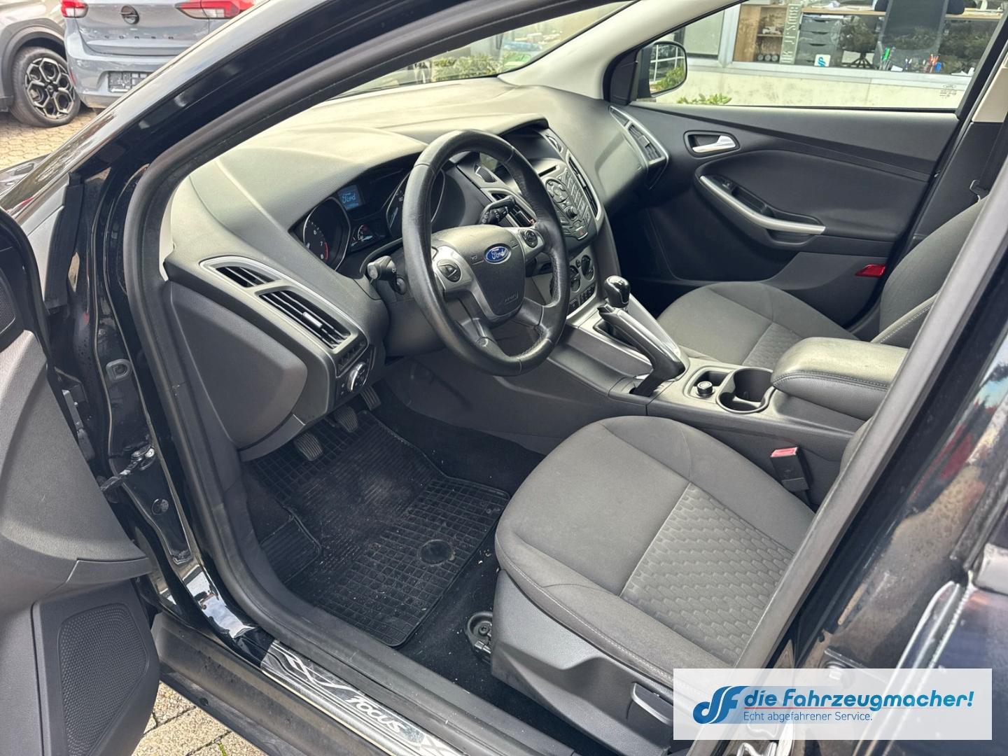 Ford Focus 2012 — photo 18