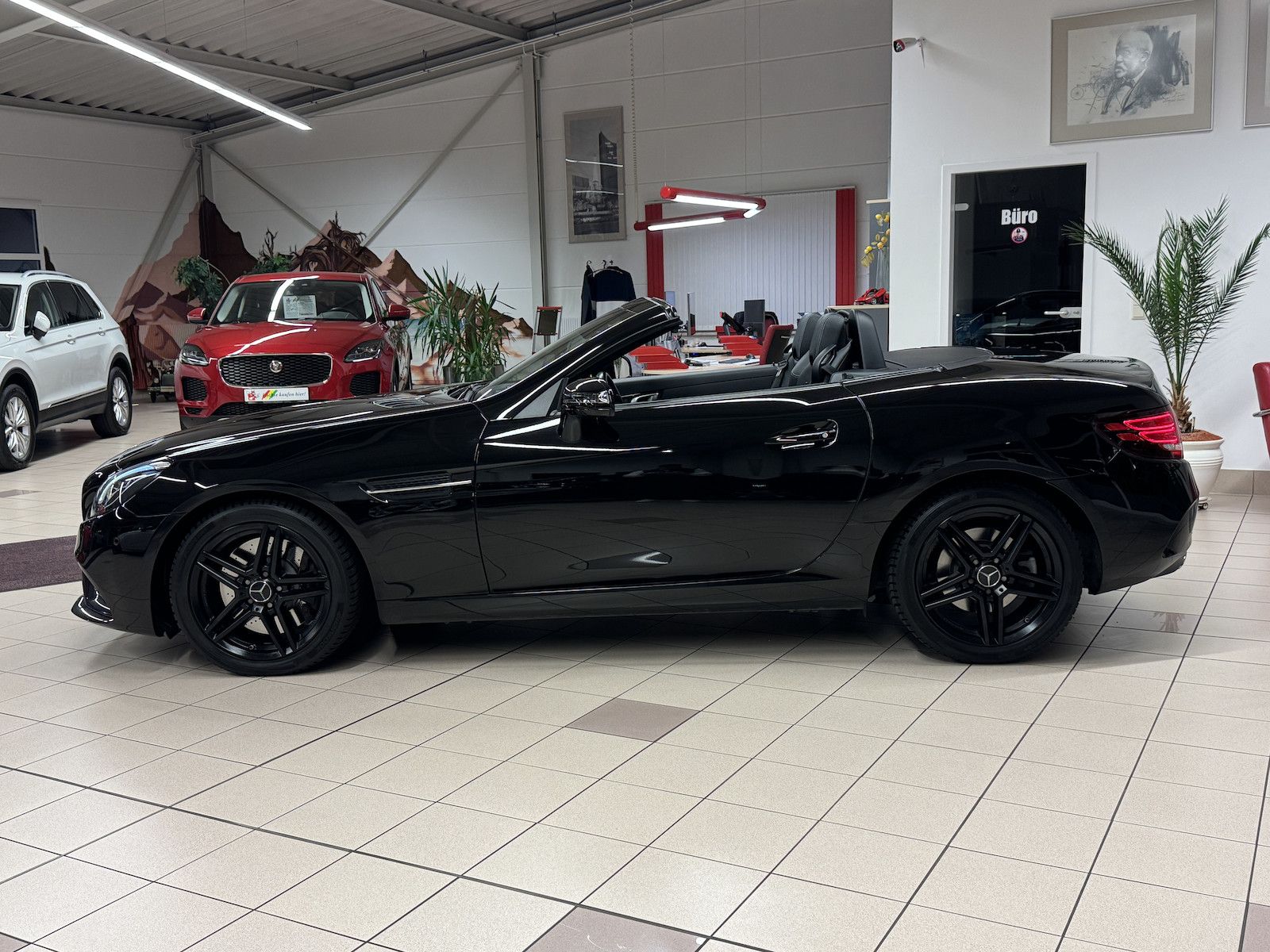 Fahrzeugabbildung Mercedes-Benz SLC 180 AMG /Night/LED/Navi/Ambiente/Airscarf
