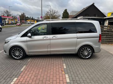 Mercedes V 220 - 1