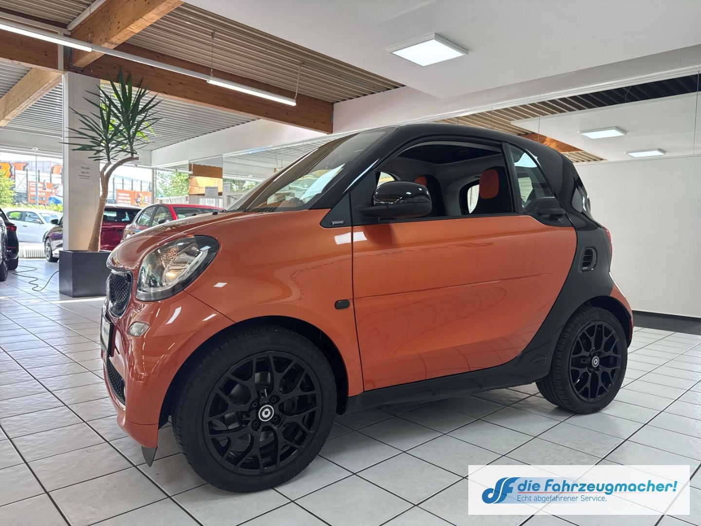 Fahrzeugabbildung Smart fortwo coupe Basis 52 kW Panorama Navi Klimaauto