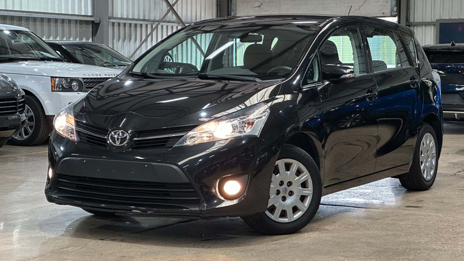 TOYOTA Verso