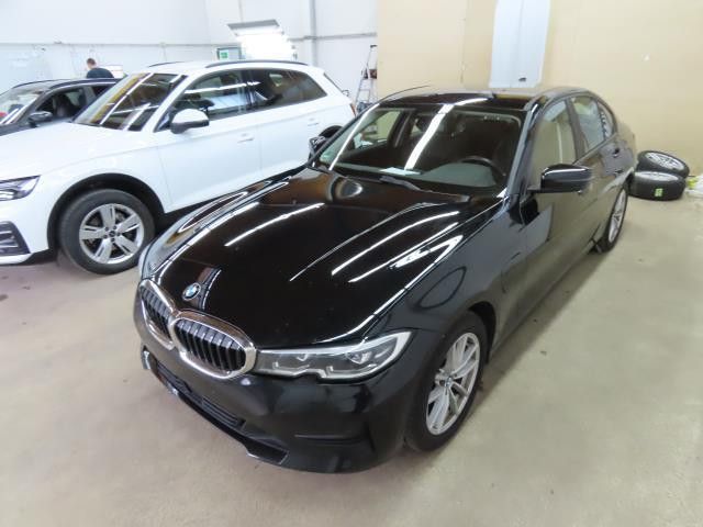 BMW 330 e Advantage/Teilleder/Navi/LED/App/1Hand