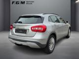 Mercedes-Benz GLA 200 Sport Utility Vehicle Style Park-Assist - silberne Mercedes-Benz GLA 200