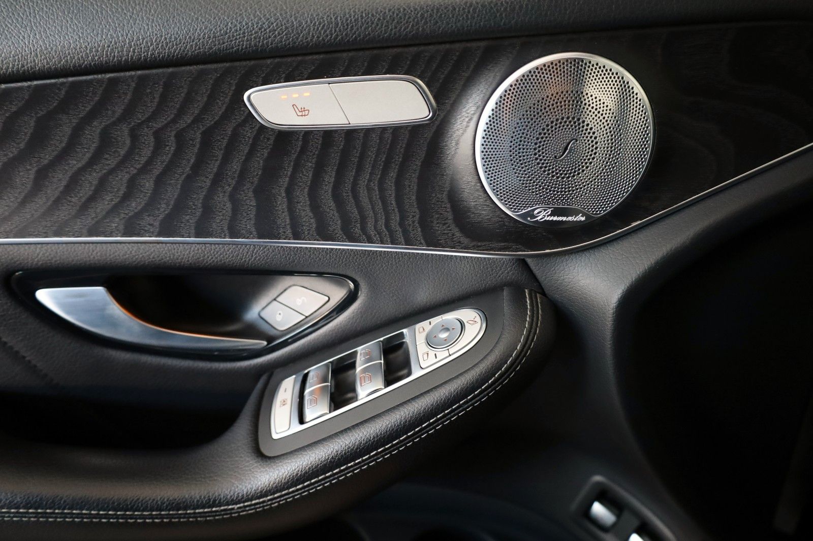 Fahrzeugabbildung Mercedes-Benz GLC 350d 4M Leder,Navi,LED,360°,Burmester,Panora