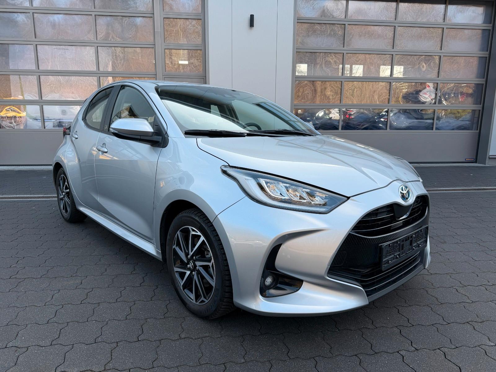 Toyota Yaris 1.5 Hybrid Team Deutschland LED+16"+TOP