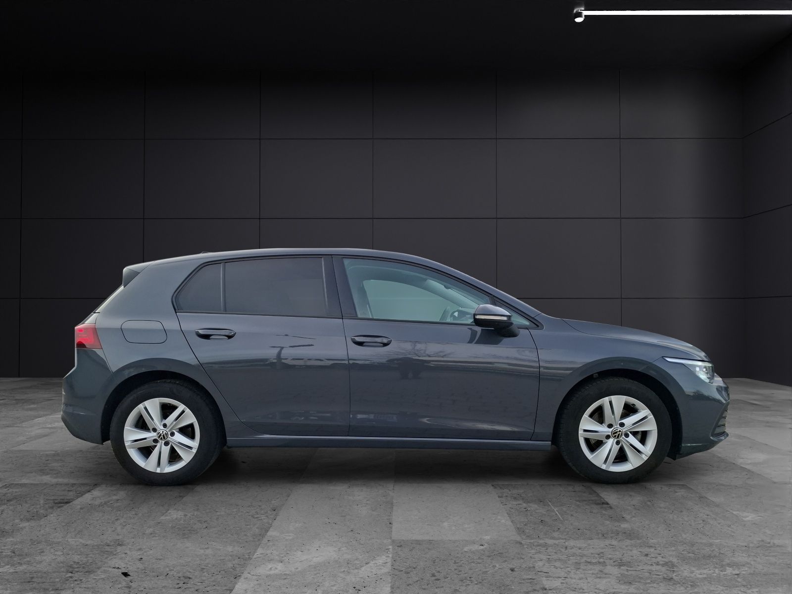Fahrzeugabbildung Volkswagen Golf VIII TSI Life Matrix Navi AID ACC PDC SH LM