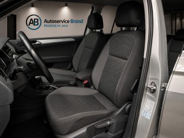Volkswagen Tiguan - 11