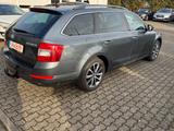 Skoda Octavia Combi 2.0TDI  AHK Keyless Bi Xenon Navi - Skoda Octavia Gebrauchtwagen in Saarbrücken