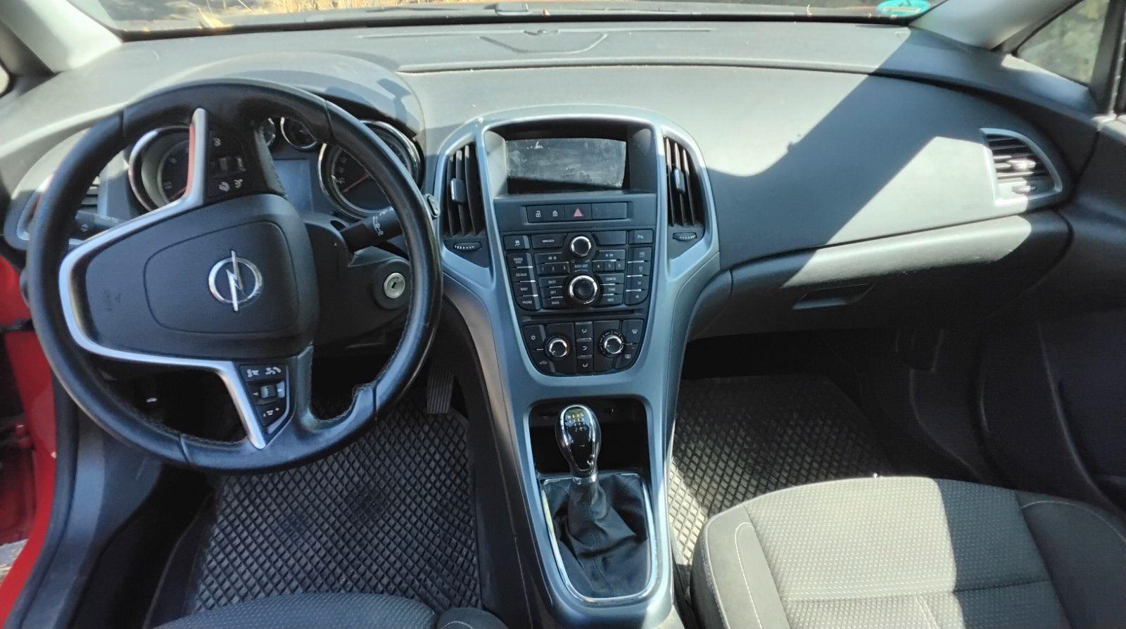 Opel Astra 2013 — photo 5
