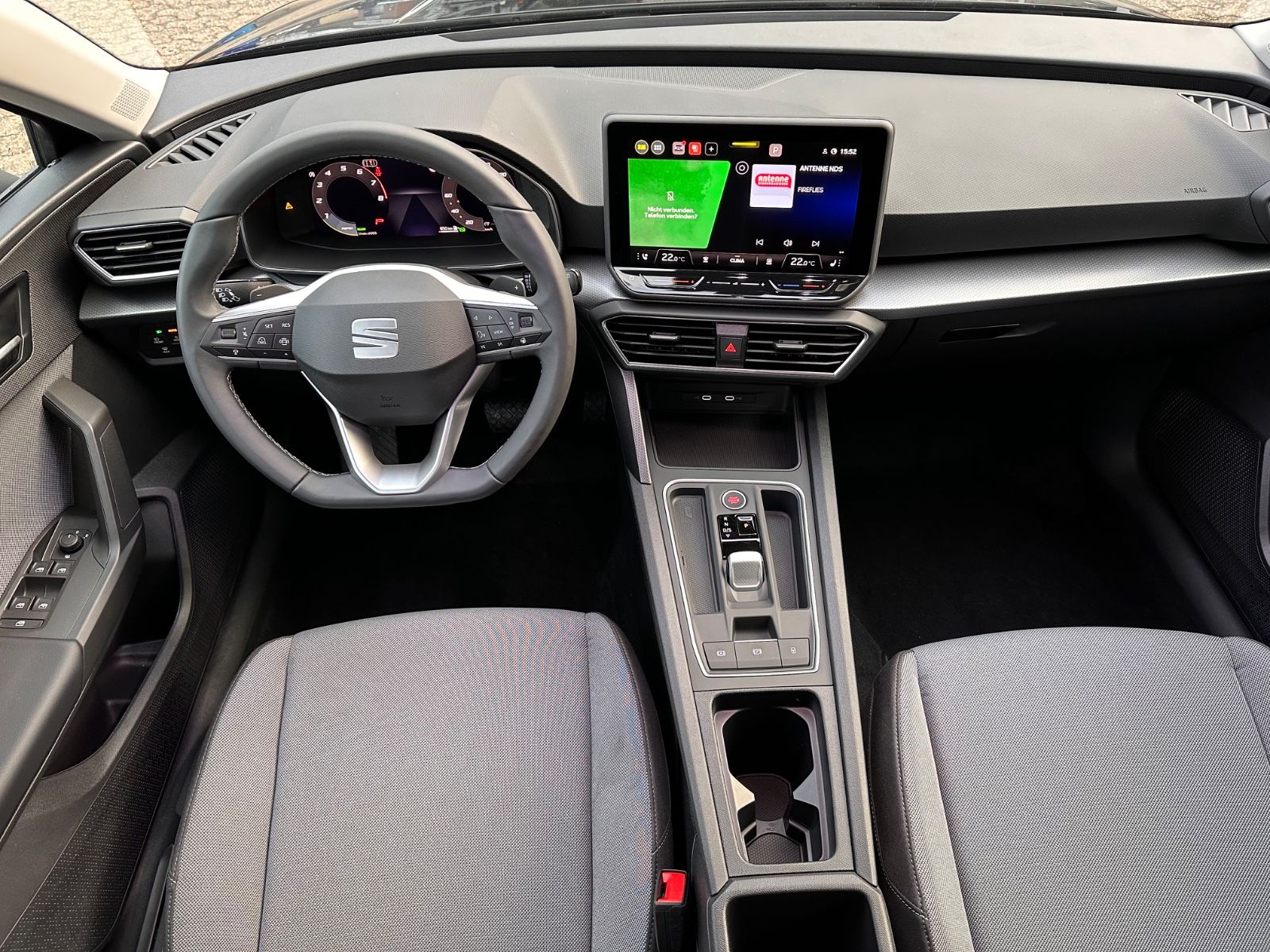 Fahrzeugabbildung SEAT Leon ST 1.5 eTSI Style DSG AHK/ACC/LED/SHZG/PDC