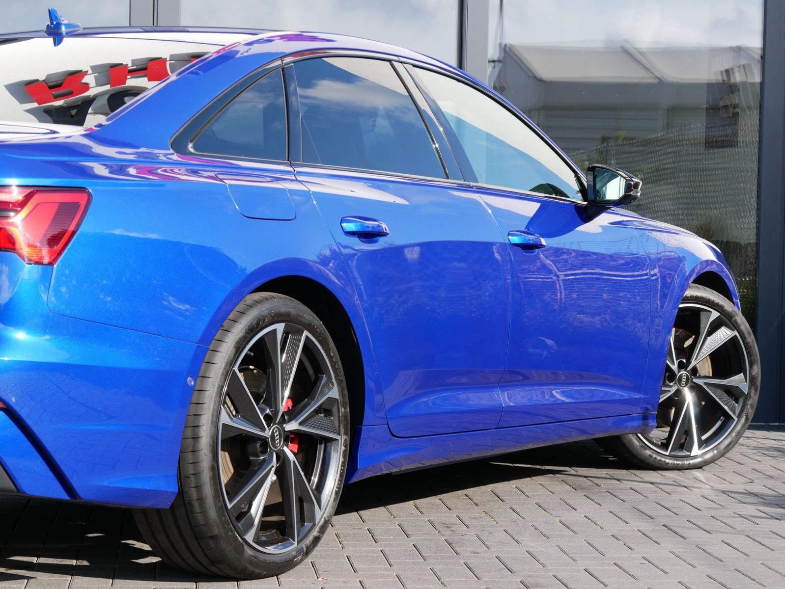 Fahrzeugabbildung Audi A6 55 TFSI e quattro sport MATRIX LED 21" B&O