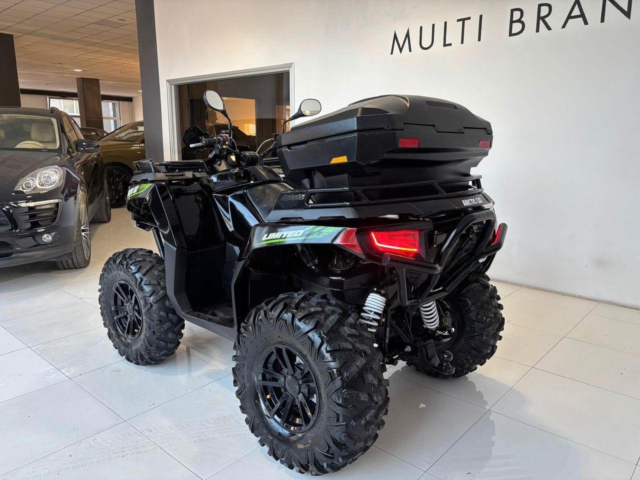 Arctic Cat 700 2015 — вигляд ззаду