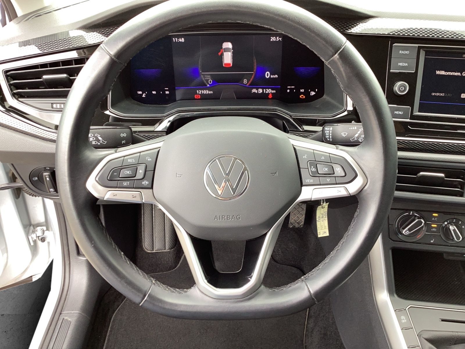 Fahrzeugabbildung Volkswagen Polo Life LED CarPlay Klima AID PDC SH LM