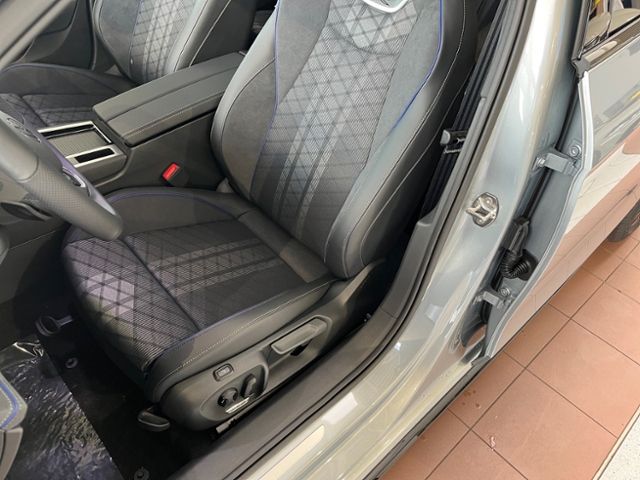 Fahrzeugabbildung Volkswagen Passat 2.0 TDI DSG R-LINE AHK STDHZG