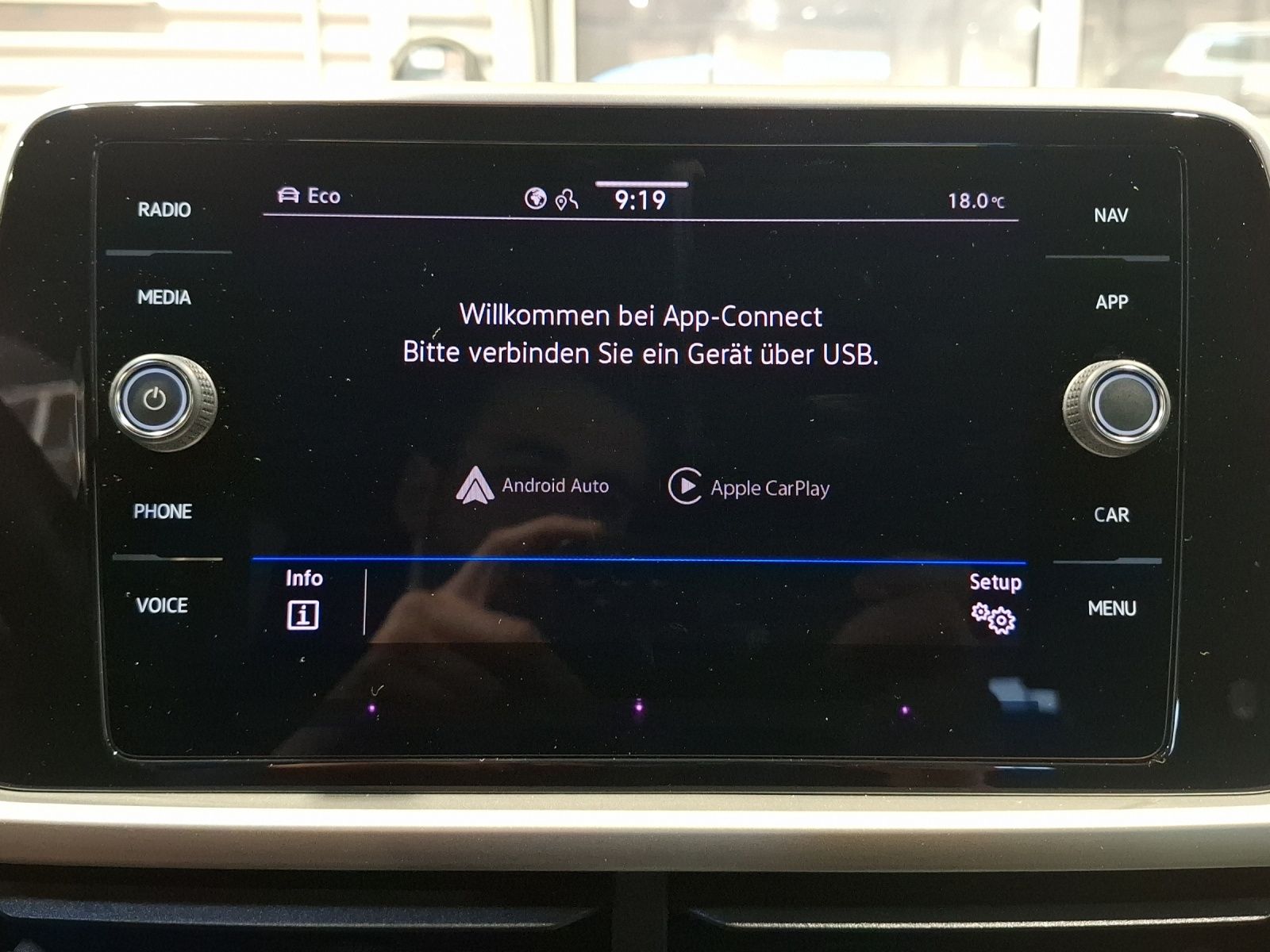 Fahrzeugabbildung Volkswagen T-Roc TSI Move Matrix ACC PDC Climatronic AID SH