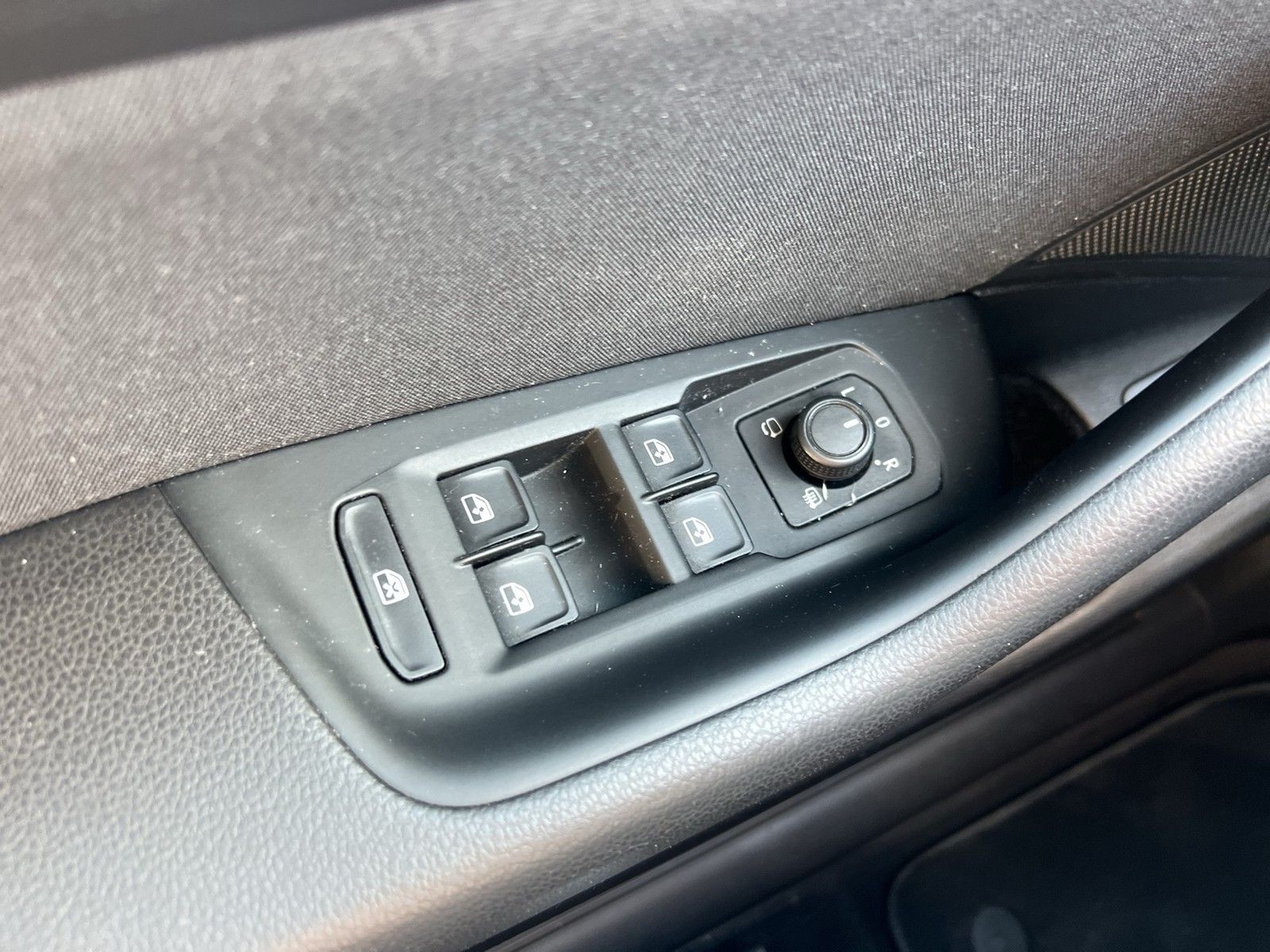 Fahrzeugabbildung Volkswagen Passat Variant TSI Comfortline BMT LED Navi ACC