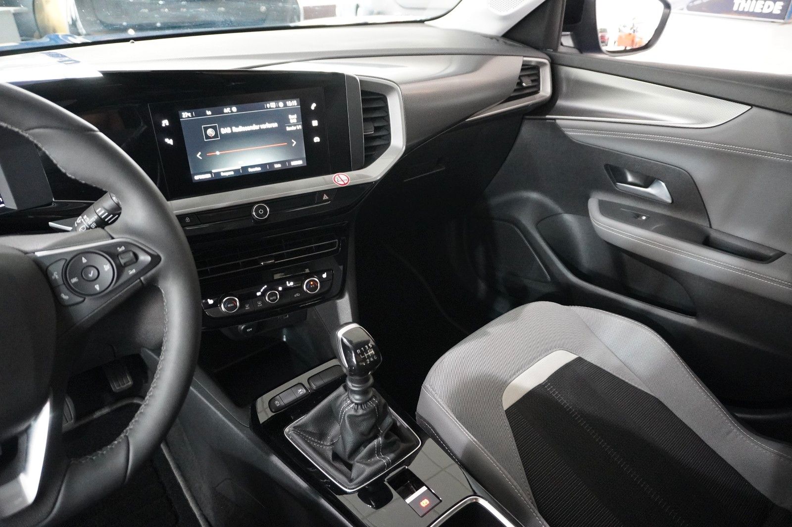 Fahrzeugabbildung Opel Mokka ELEGANCE 1.2T NAVI/LED/KAMERA/SPORT/SH/DAB