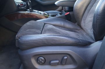 Audi Q5 2.0 TDI quattro AUT.-LEDER-NAVI-AHK-ACC-XENON