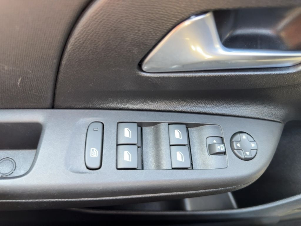Fahrzeugabbildung Opel Corsa AUTOMATIK  SITZH.  RÜCKFAHRKAMERA