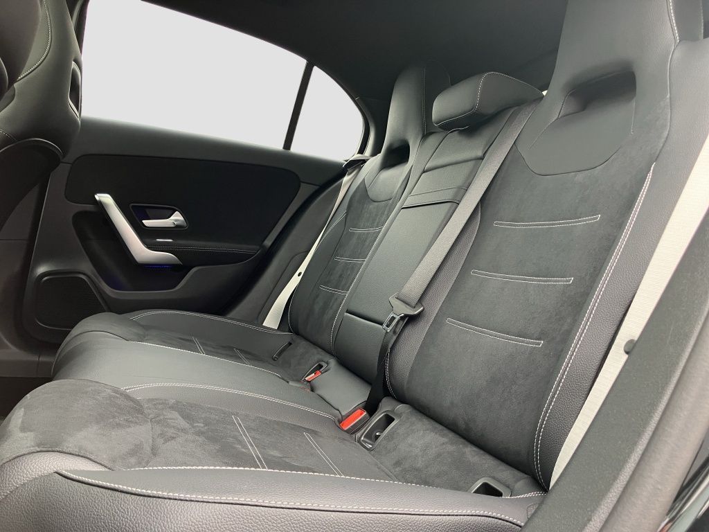 Fahrzeugabbildung Mercedes-Benz A 200 AMG*NIGHT*PANO*MULTIB LED*TOTW*KEYL*19ZOLL