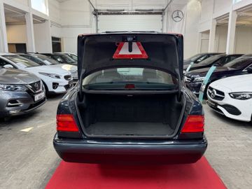 Mercedes E 280 - 7