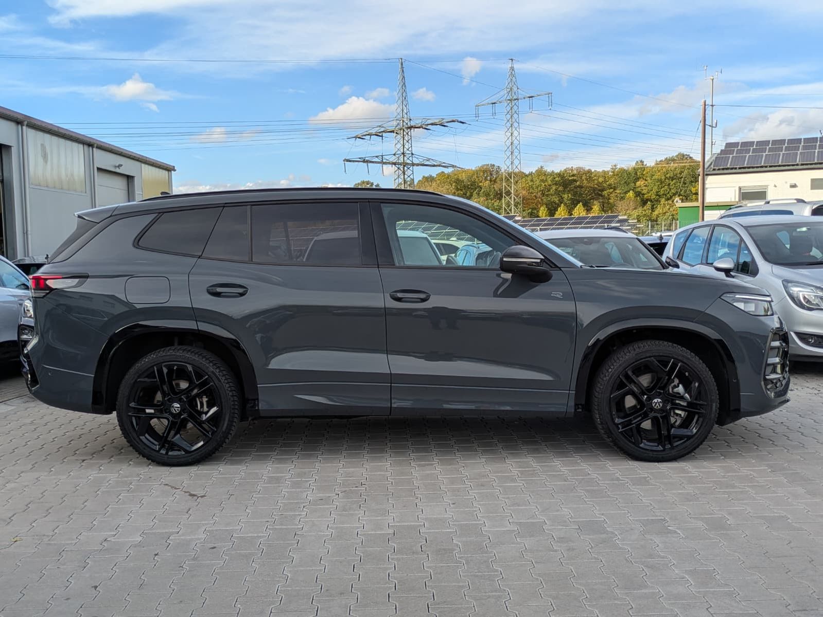 Fahrzeugabbildung Volkswagen Tayron 2.0 TDI 4M R-Line 7Si*MATRIX*AHK*PANO*HUD