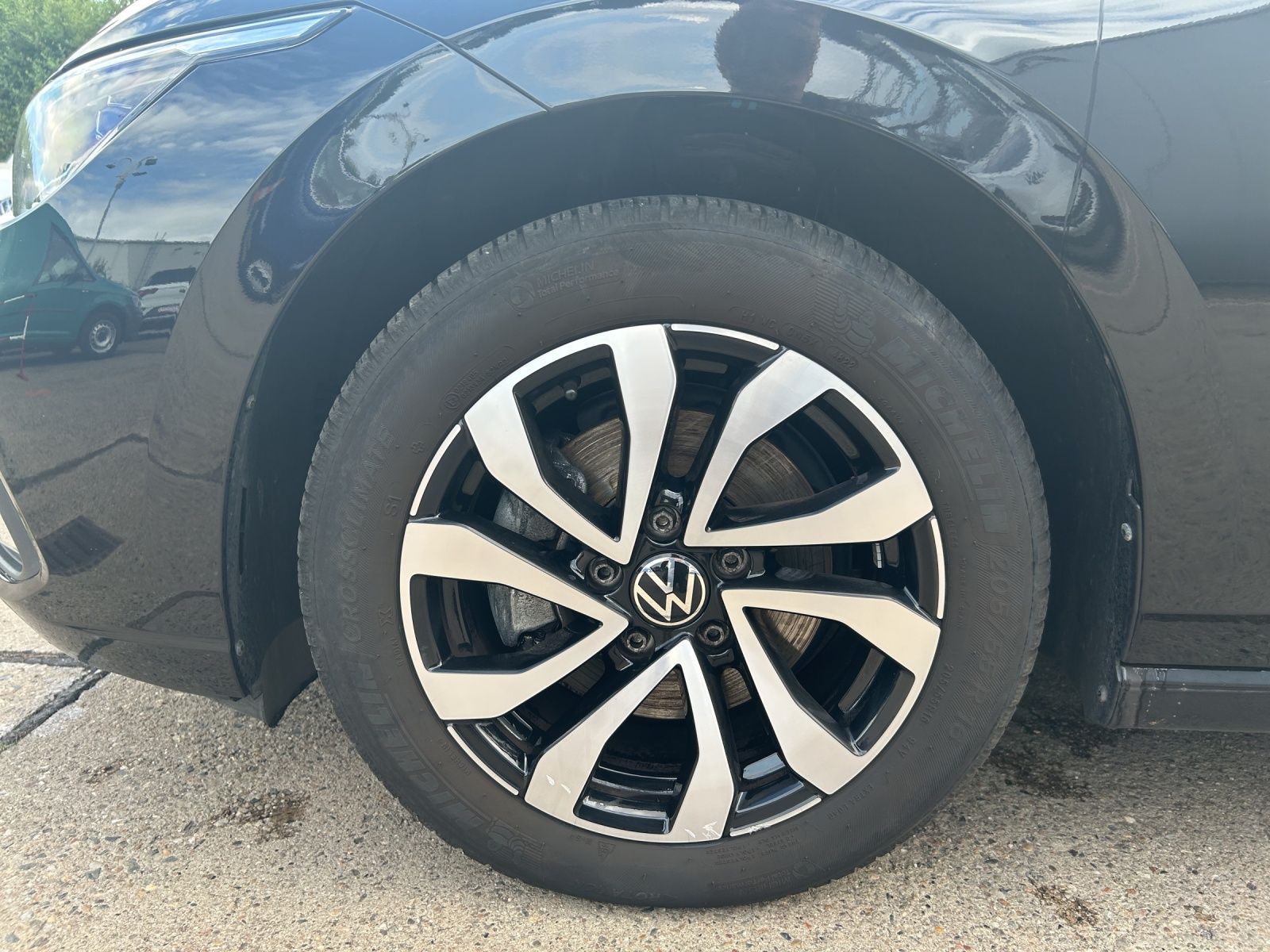 Fahrzeugabbildung Volkswagen Golf VIII Variant Active eTSI LED RFK Navi ACC S